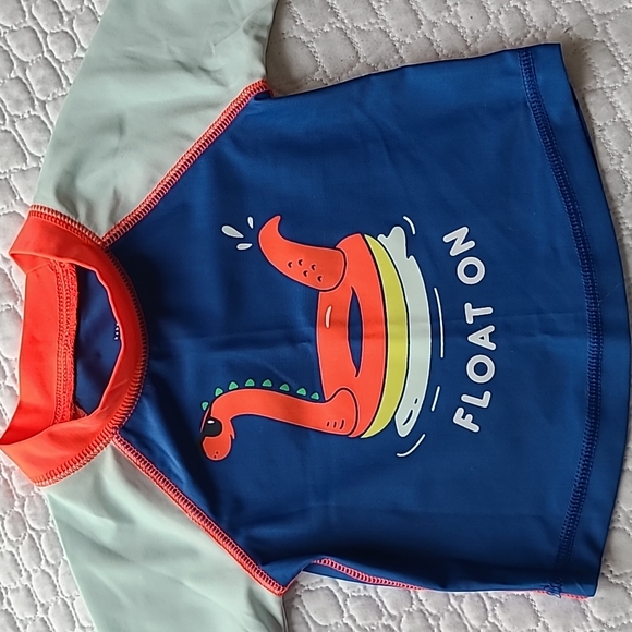 Baby Gap Rashguard and Swim Trunks - Picture 5 of 6